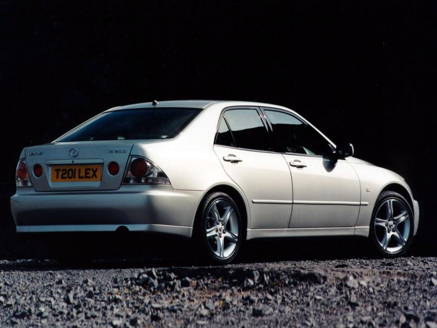  Lexus IS200 1999 года  (UK) (фото 4 из 10)